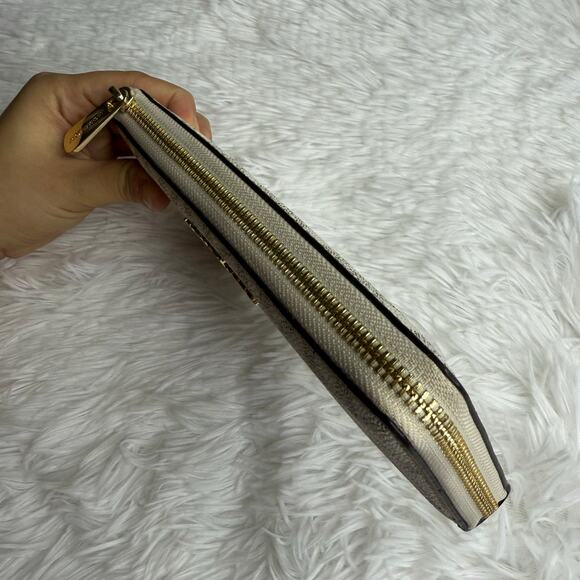 Michael Kors Jet Set Signature Wallet - Picture 3 of 9